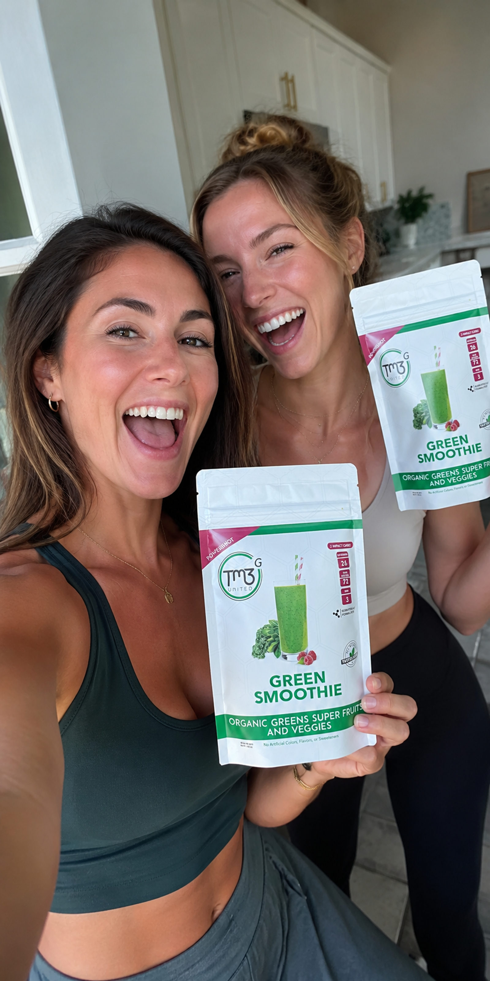 Two TM3 members sharing Green Smoothie