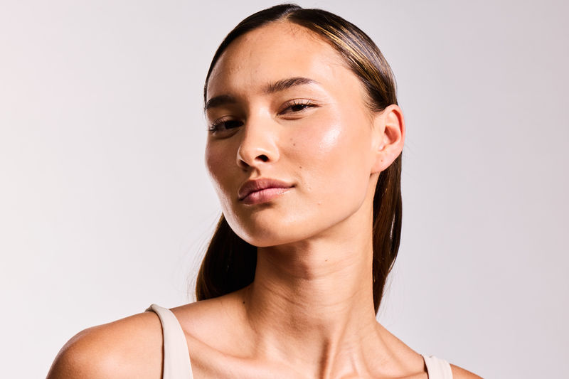 <span>Clears the look of dull, fatigued skin</span>