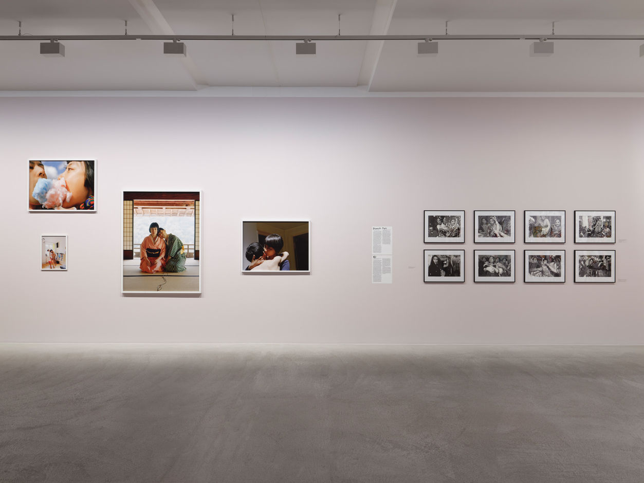 <div>Installationsansicht <em>Wahlfamilie – Zusammen weniger allein</em>, Fotomuseum Winterthur © Fotomuseum Winterthur / Conradin Frei</div>