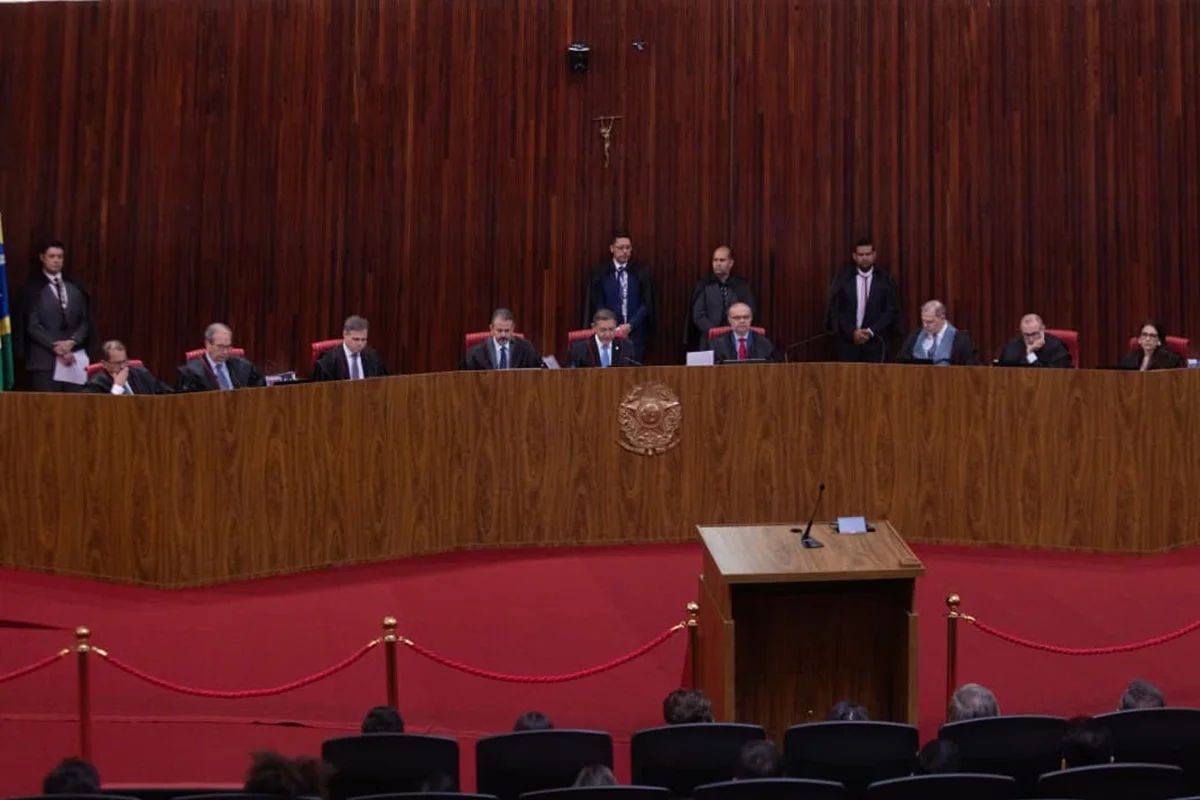 TSE tem placar de 3 a 2 sobre posts de Nossa Senhora
