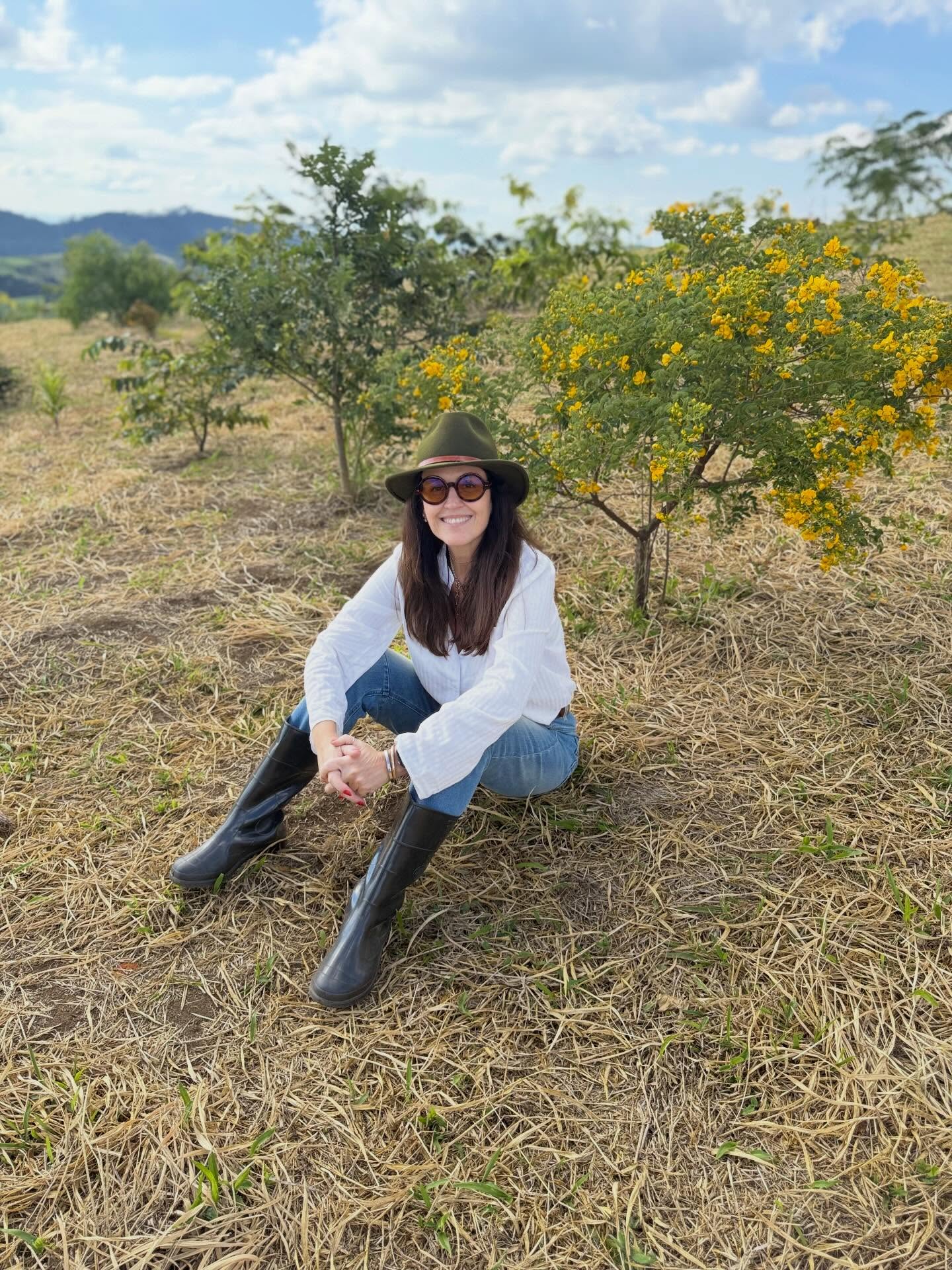 Ana Luiza Guimarães em área reflorestada de seu sítio na Região Serrana do Rio