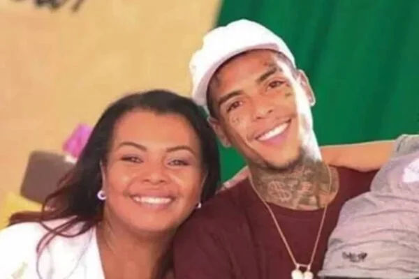 Val Negra, mãe de MC Kevin, durante entrevista sobre as dificuldades vividas com o filho
