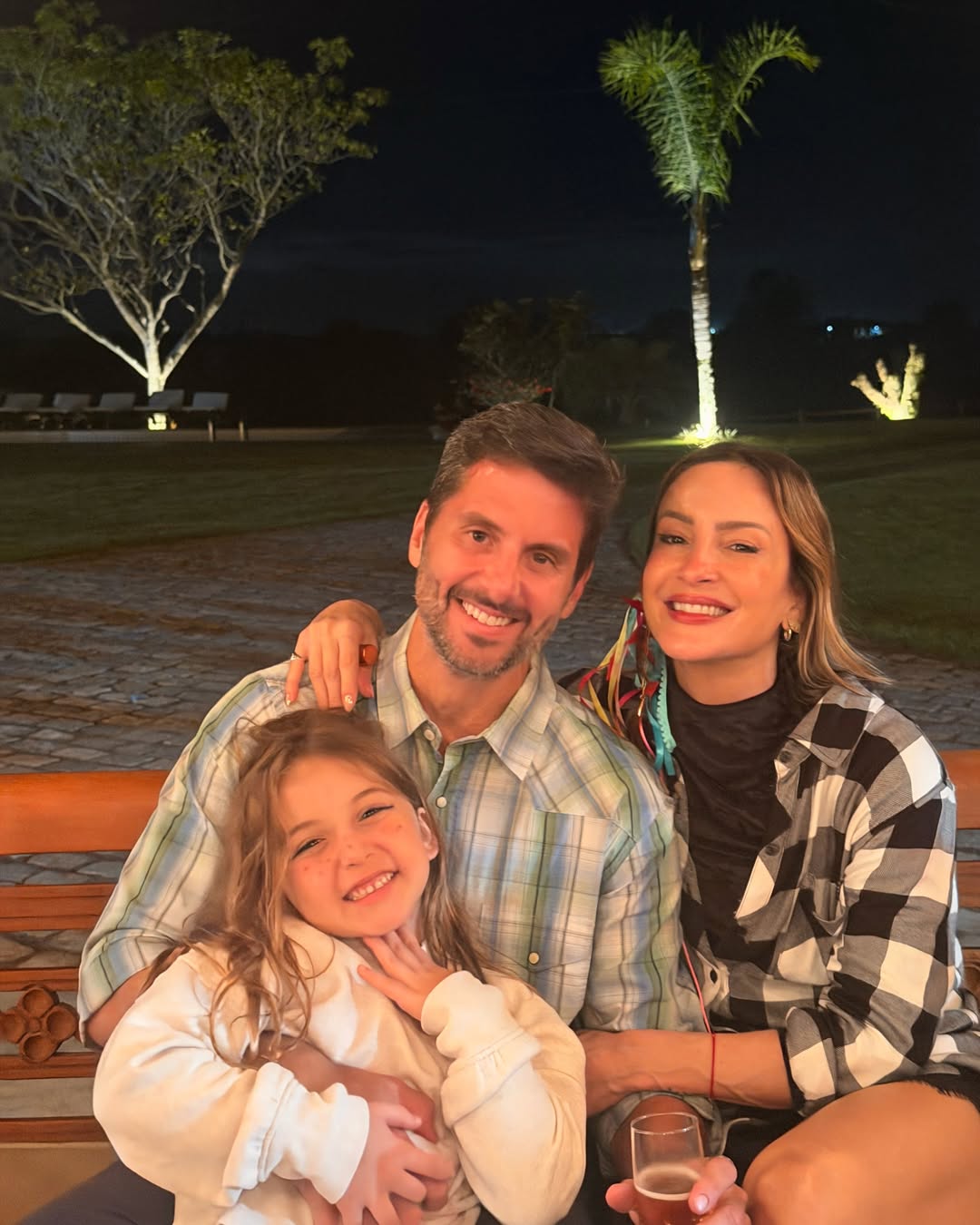 Claudia Leitte em um refúgio cercado por natureza na Bahia