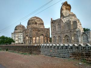Bahmani Tombs at Ashtur