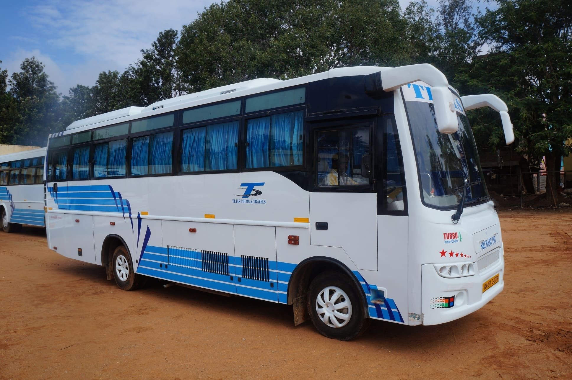 33 Seater Bus A/C 2/2