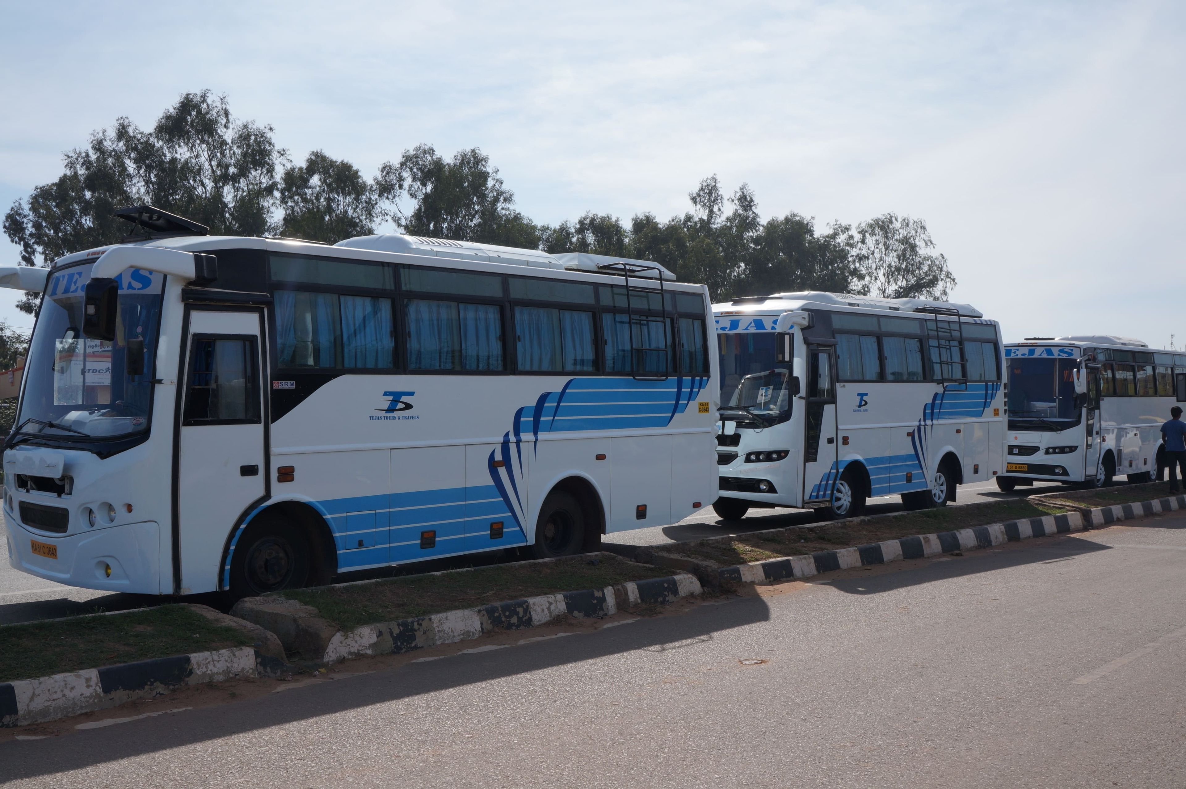 18 Seater Tempo Traveller A/C 2/1	