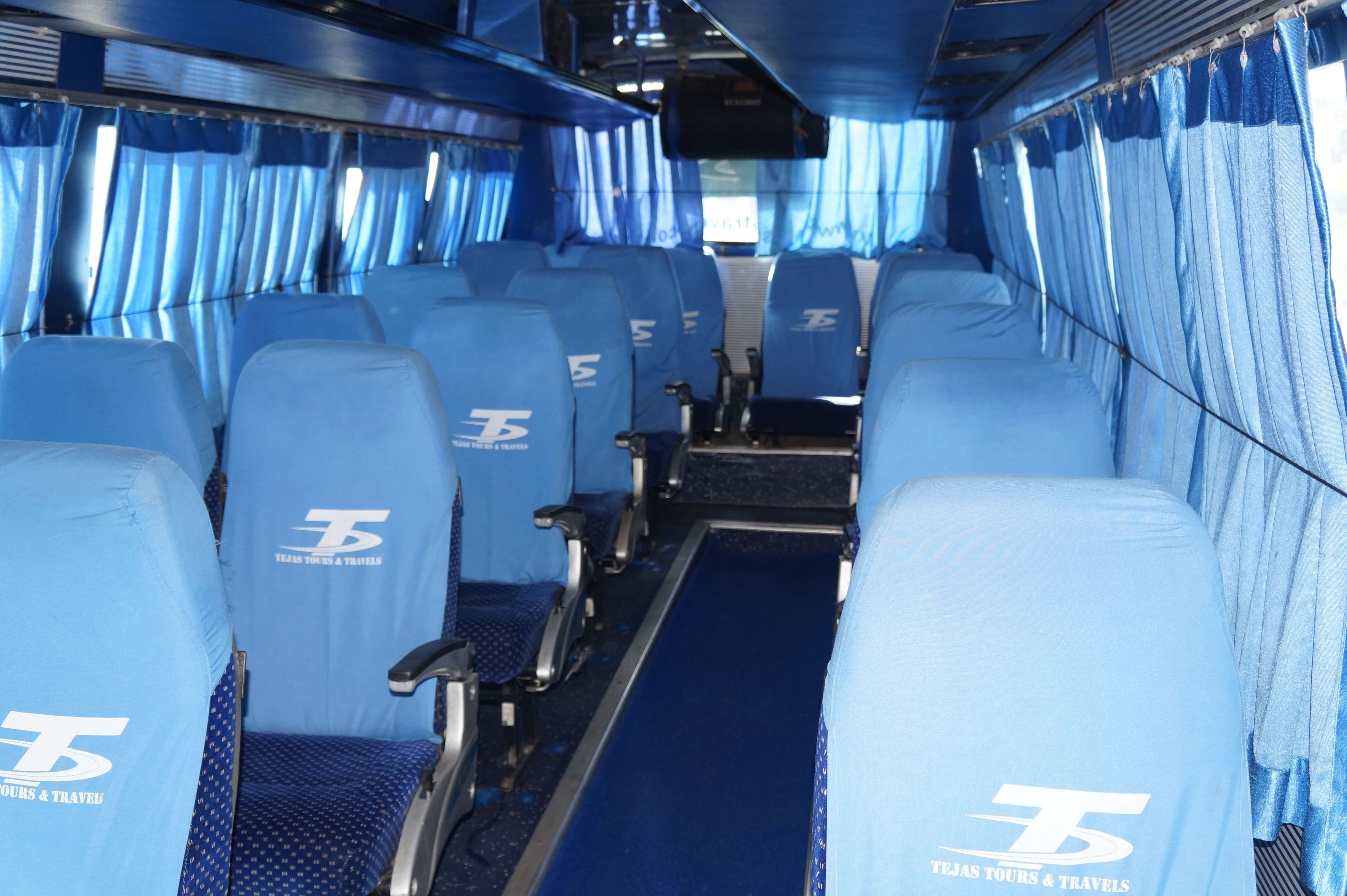 18 Seater Tempo Traveller A/C 2/1	