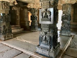 Natya Mandapa and the Ceiling Murals