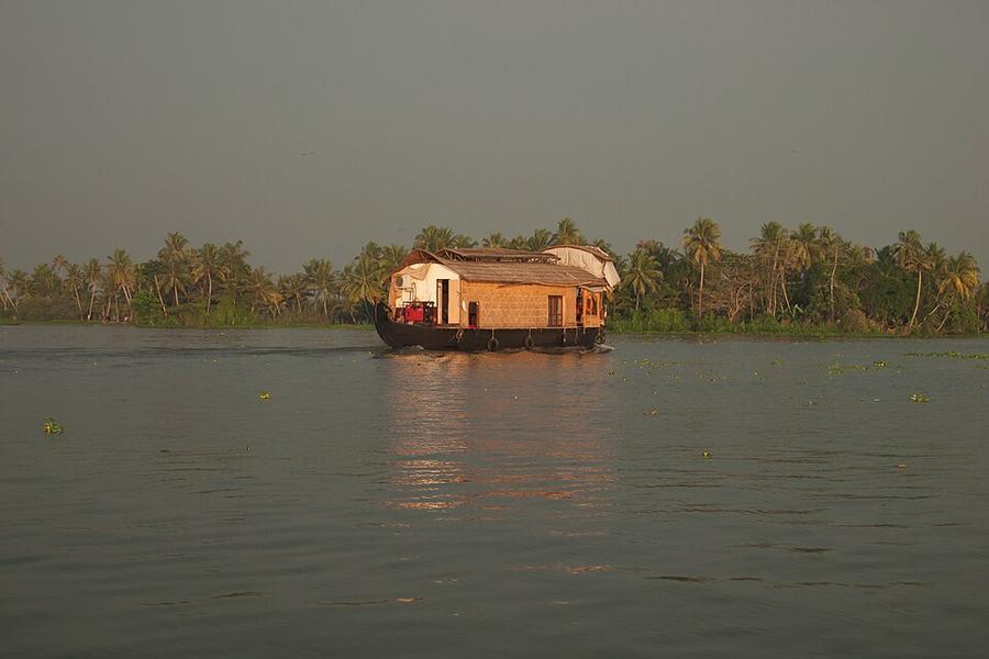 Vembanad Lake and Houseboat Cruises