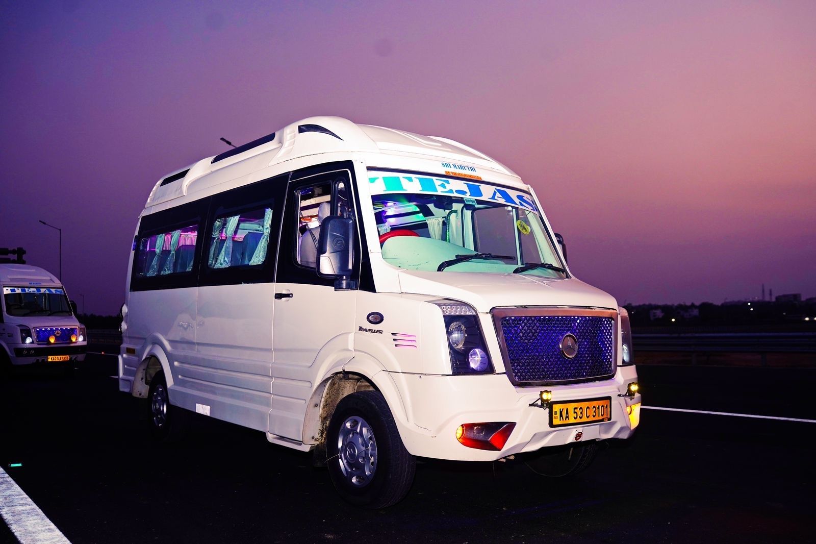 13 Seater Tempo Traveller Luxury A/C 2/1