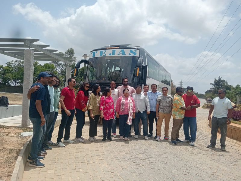25 seater bus 