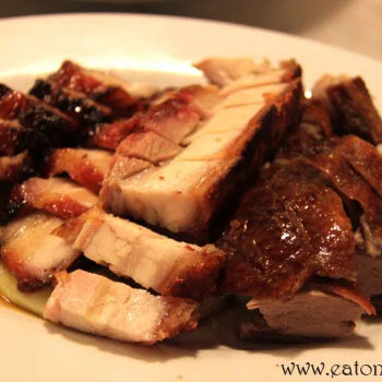 Platter of roast dish: roast duck (烧鸭), roast pork belly (烧腩) and char siew (叉烧)