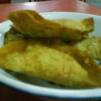 Fried dumpligs (sui kau) and fish rolls