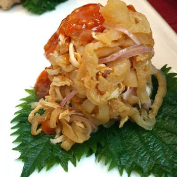 Marinated Jellyfish with Shredded Chicken (海蜇凉拌雞絲)