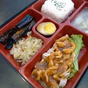 Sweet & Sour Garlic Pork Bento (蒜泥白肉便當)