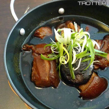 Braised Pork Trotter Claypot (滷豬手)