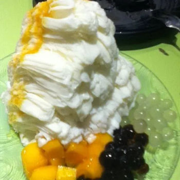 Ginger Snow Ice Topped With Ginger Syrup