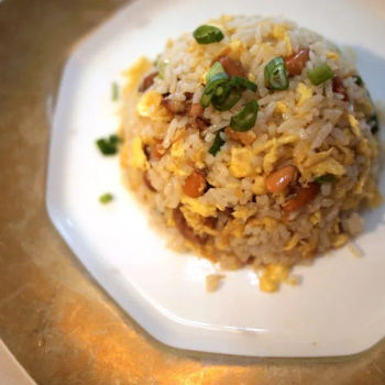 Fried rice with minced goose liver and pine nuts