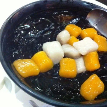 Snowflake Bestseller - grass jelly soup, taroballs, peanuts & pearls