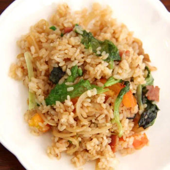 Fried Rice With Bacon, Lettuce and Tomato