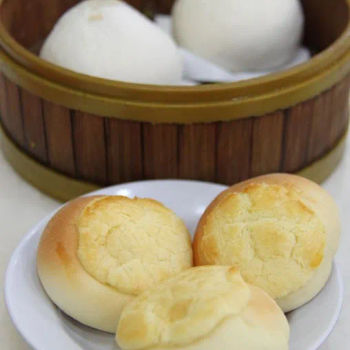 Baked Custard Bun (飘香菠萝包) and Lotus Paste Bun (莲蓉蛋黄包)