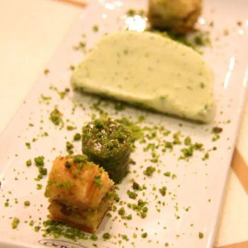 Special Dessert Plates with Traditional ‘Kesme’ Ice-Cream