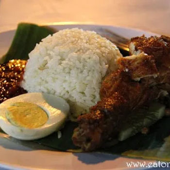Nasi Lemak With Fried Chicken