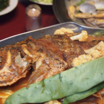 Deep fried Siakap drenched in sourish thai soup