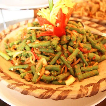 Long beans with chopped onions