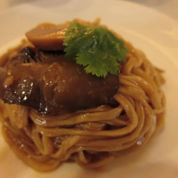 Stir-fried noodles in special sauce