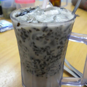 Soya Bean with Cincau (Grass Jelly)