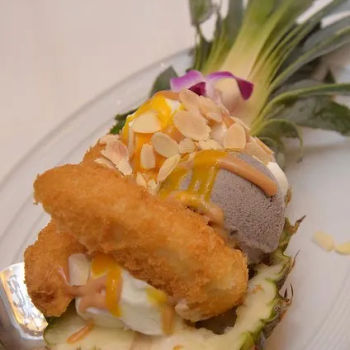 Classic Banana Split Recreated the Chinese Way