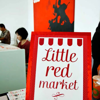 Little Red Market, Publika
