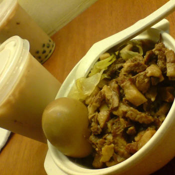 Braised Pork With Rice (卤肉饭)