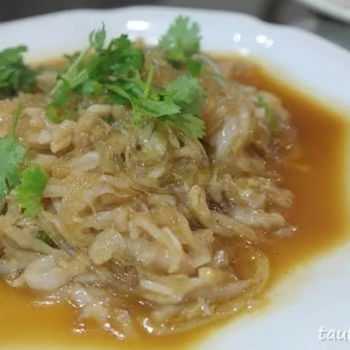Sauerkraut, stir-fried with glass noodles (酸菜粉)