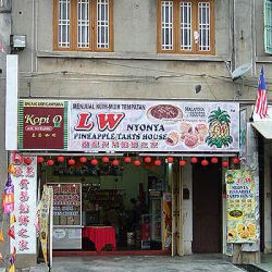 L W Nyonya Pineapple Tarts House