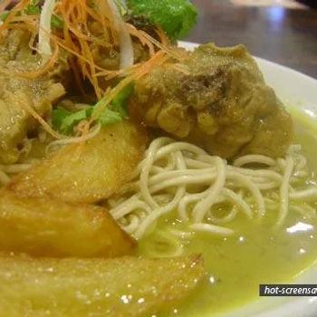 Dry Green Curry Noodles