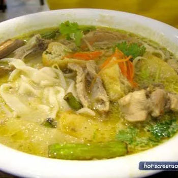 Green Curry Chicken Pan Mee