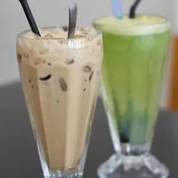 Iced Hong Kong Milk Tea & Apple Juice