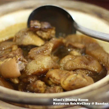 Braised Pork Trotter with White Radish