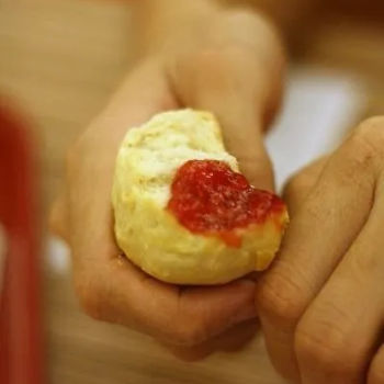 2 Biscuits with Jam