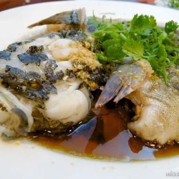 Steamed Bamboo Fish with Soya Sauce