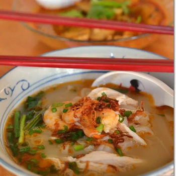 Kai See Hor Fun – Shredded Chicken Kuey Teow Soup
