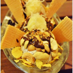 Sidewalk Ice-Cream Lounge