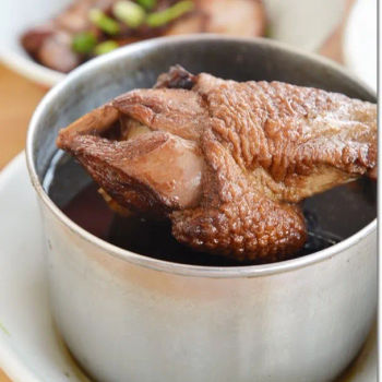 Pun Chun’s signature Duck Drumstick Mee=