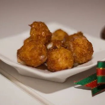 Fried Goat'S Cheese In Cranberry Sauce