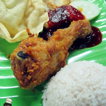 Nasi Lemak with Fried Chicken  炸鸡椰浆饭