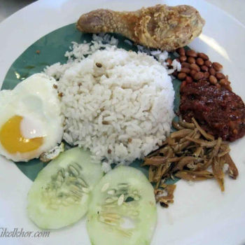 Nasi Lemak (Fried Chicken)