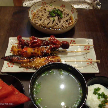 Soba set meal  with 3 Stick kushi