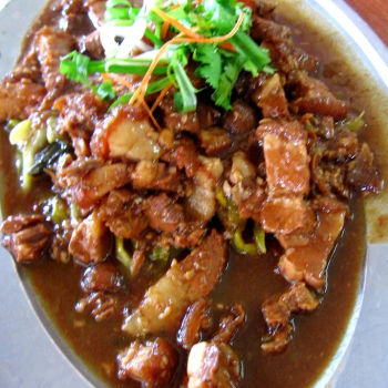 Braised Pork with Preserved Vegetable (梅菜蔻肉, Mui Choy Kau Yuk)